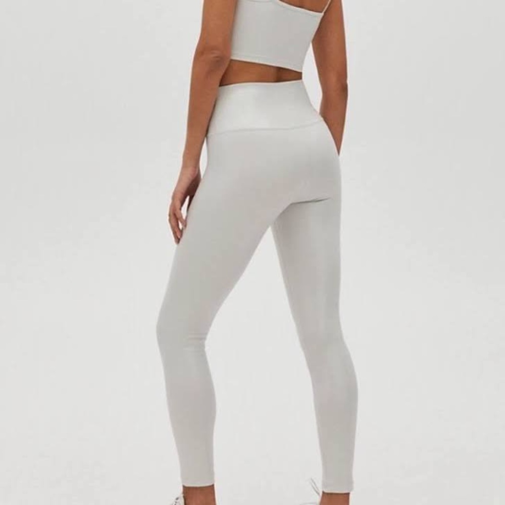 Aritzia TNA Atmosphere Legging in Pearl